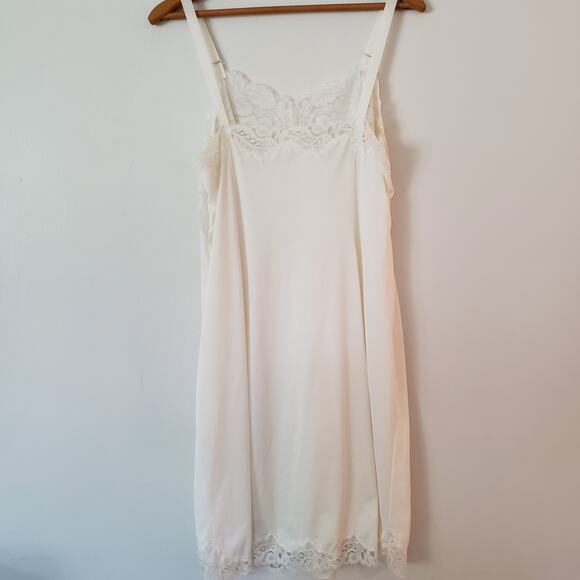 Vintage Nylon Slip Chemise with Lace 36 - Picture 8 of 10